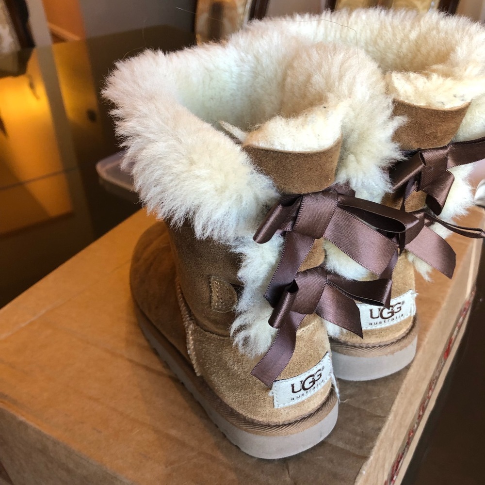 Ugg Bailey Bow child size 1